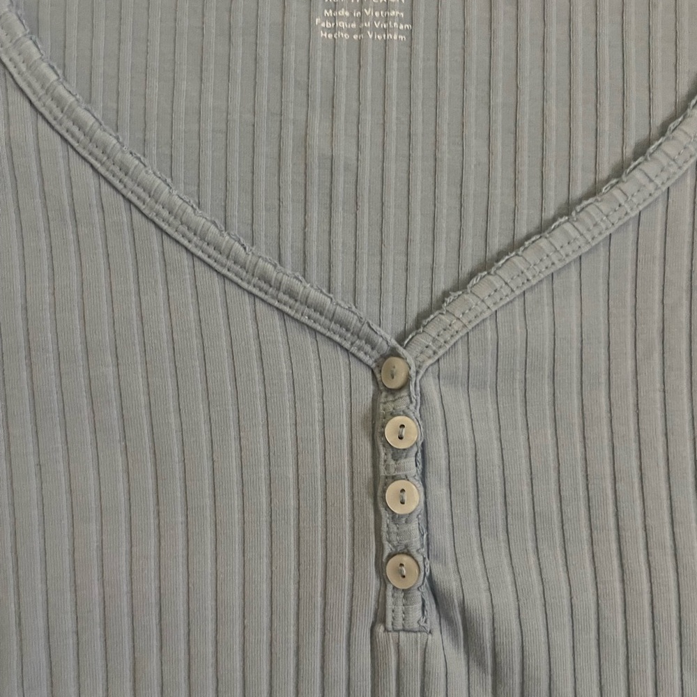 Light blue American Eagle crop top with three buttons. - Picture 2 of 2
